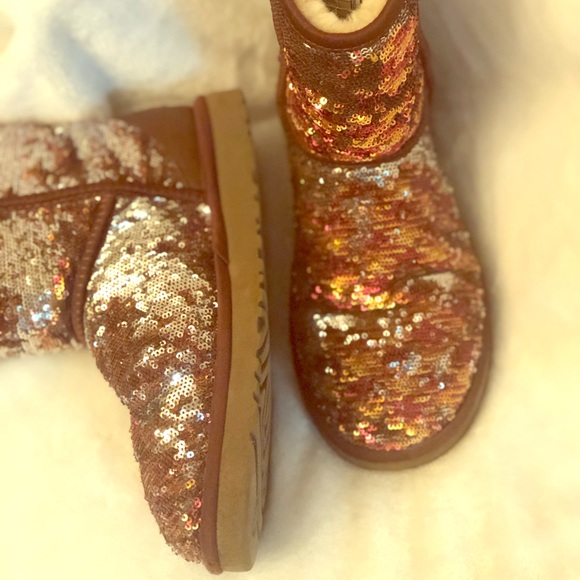 UGG Shoes - 🔥Price Drop🔥UGG copper sequin short boots